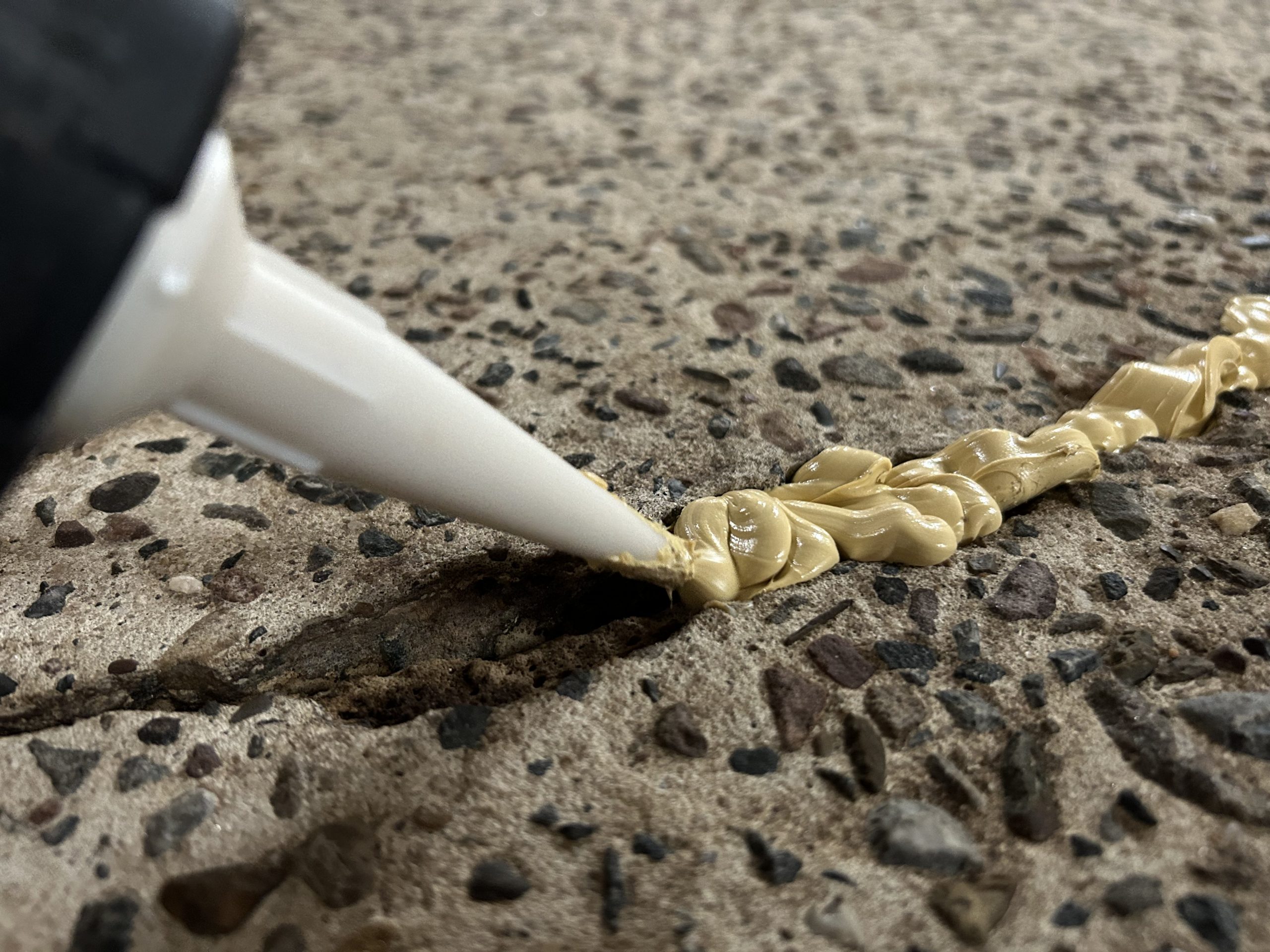 Abdichtung eines Bodenrisses